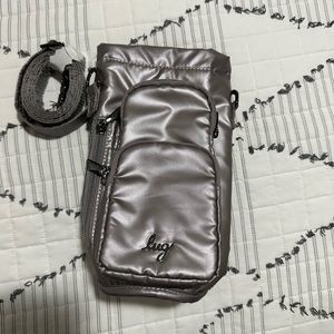 Lug Huggie SE in Metallic Pearl. NWOT. Never used.